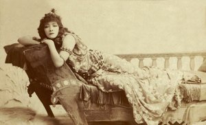 Sarah Bernhardt portréja Kleopátra szerepében, 1891